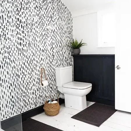 Апартаменты Cute Self Catering Flat In The Brecon Beacons Крикхауэлл Экстерьер фото