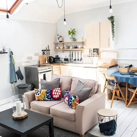 Апартаменты Cute Self Catering Flat In The Brecon Beacons Крикхауэлл Экстерьер фото