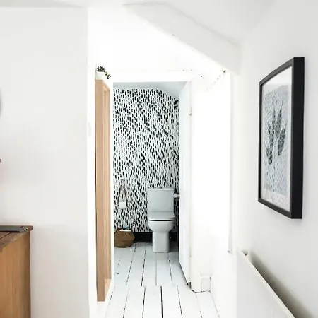 Апартаменты Cute Self Catering Flat In The Brecon Beacons Крикхауэлл Экстерьер фото